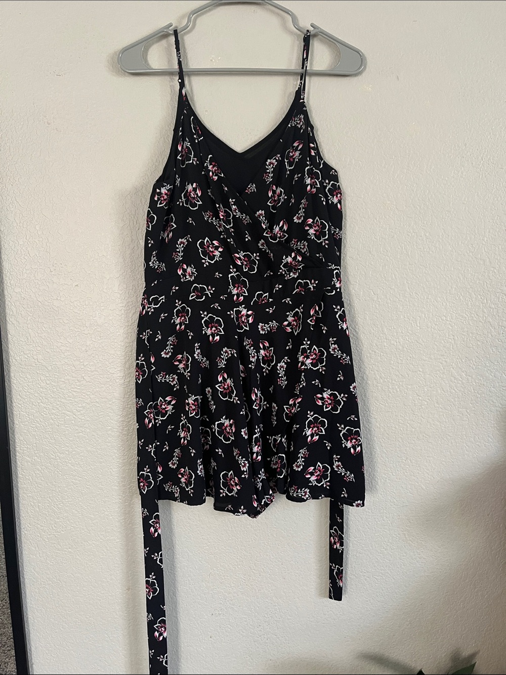 Express Women Size 10 Black Floral Wrap Cami Romper with Pink Accents EUC